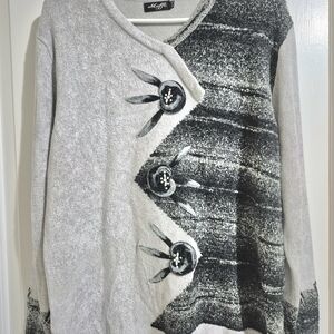 Offi Women's Light Gray Cardigan with Dark Pattern